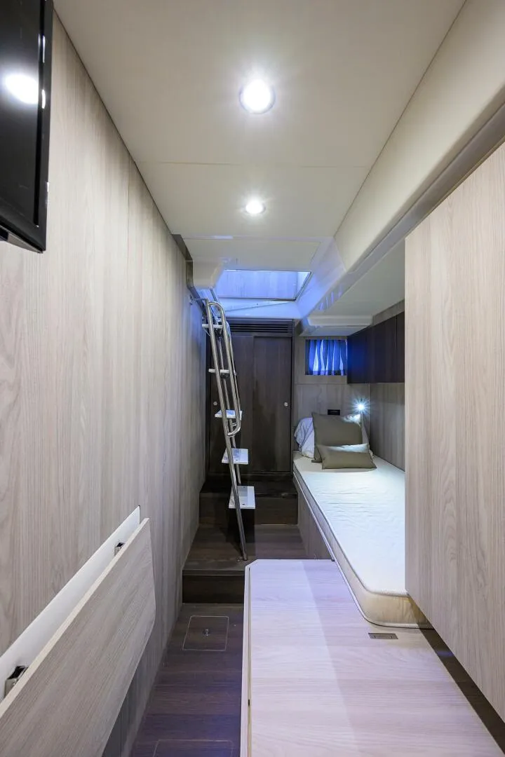 Slide: The Image of Azimut S7 2019 - 5997750