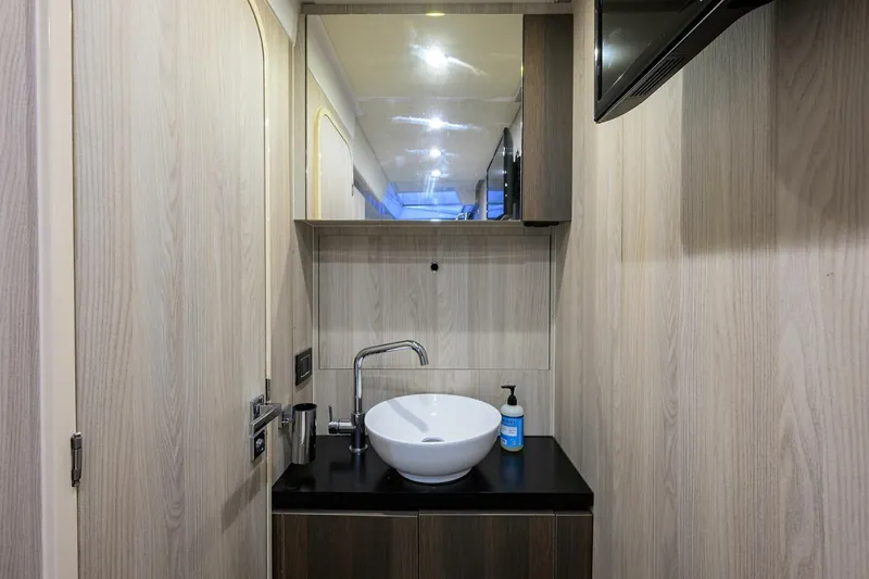 Slide: The Image of Azimut S7 2019 - 5997753