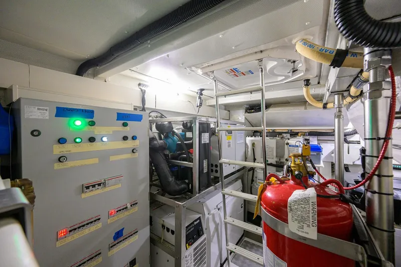 Slide: The Image of Azimut S7 2019 - 5997758