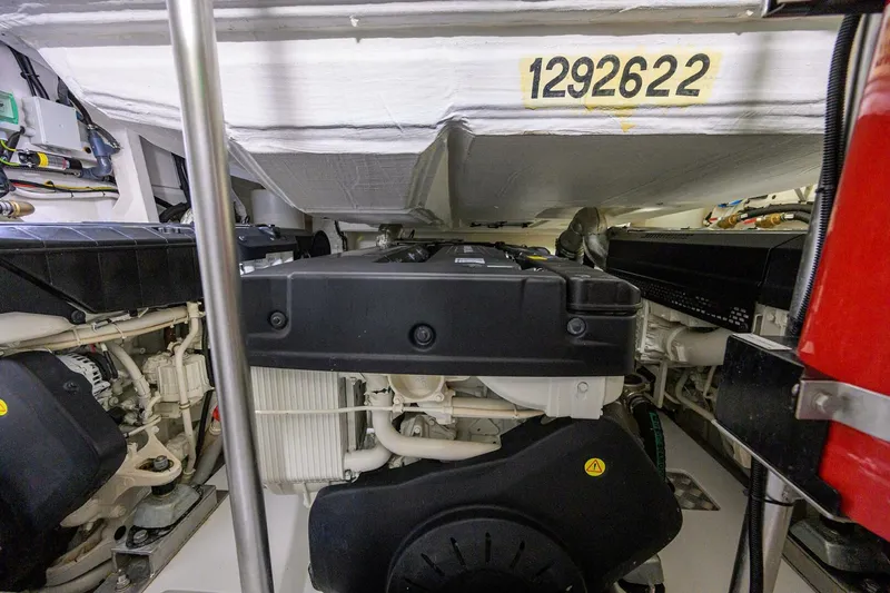 Slide: The Image of Azimut S7 2019 - 5997760