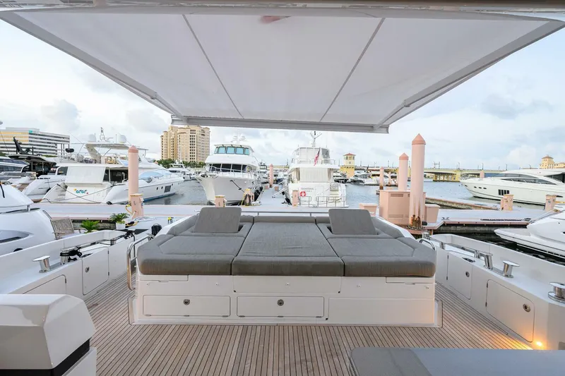 Slide: The Image of Azimut S7 2019 - 5997651