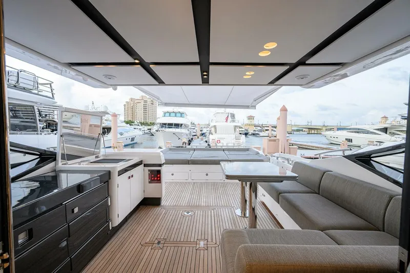 Slide: The Image of Azimut S7 2019 - 5997659