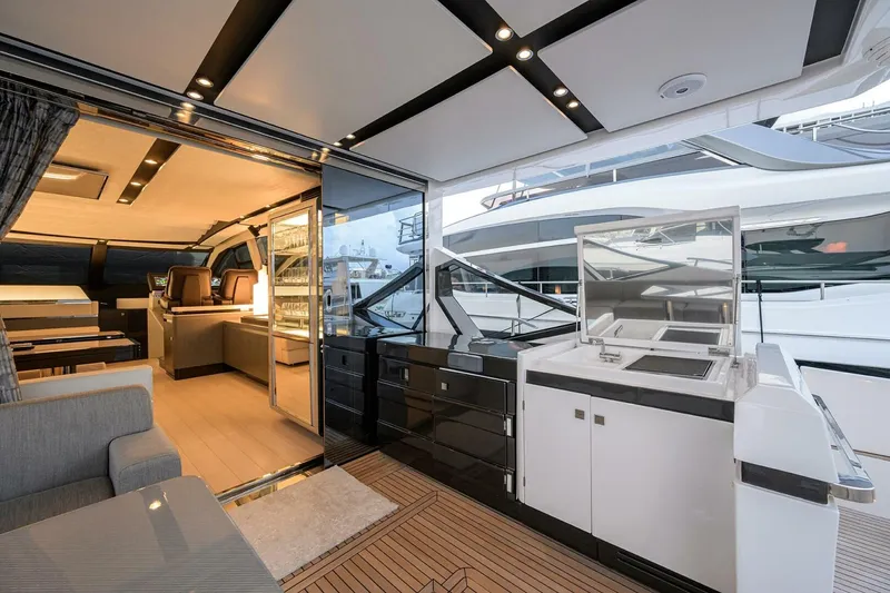 Slide: The Image of Azimut S7 2019 - 5997660