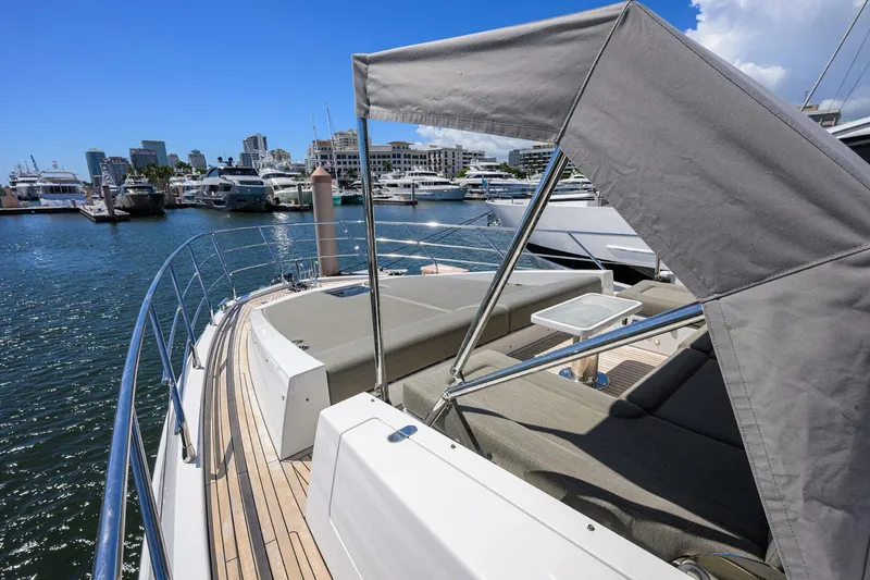 Slide: The Image of Azimut S7 2019 - 5997665