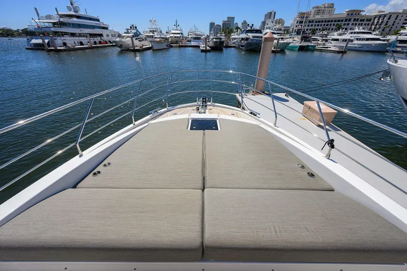 Slide: The Image of Azimut S7 2019 - 5997671