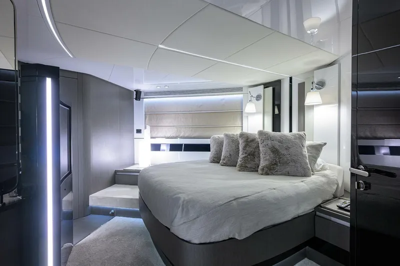 Slide: The Image of Azimut S7 2019 - 5997711