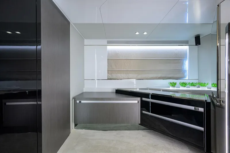 Slide: The Image of Azimut S7 2019 - 5997714