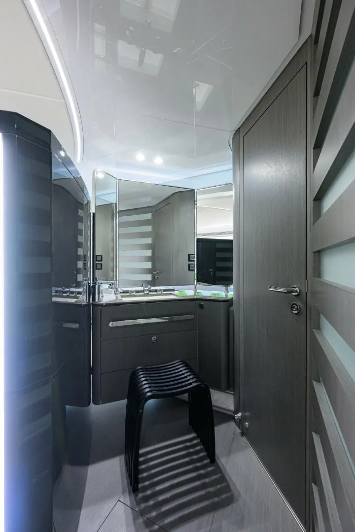 Slide: The Image of Azimut S7 2019 - 5997717