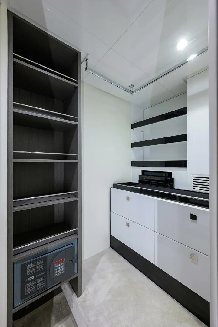 Slide: The Image of Azimut S7 2019 - 5997719