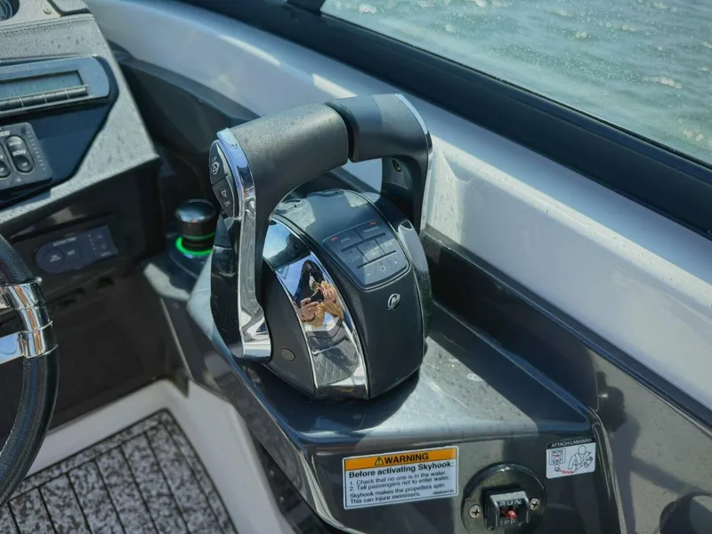 Slide: The Image of 2020 Monterey 29 305SSD - 5997794