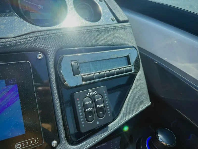 Slide: The Image of 2020 Monterey 29 305SSD - 5997797