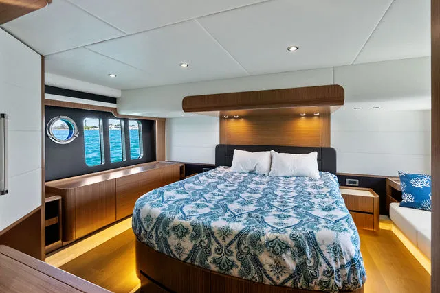 Slide: The Image of Absolute 52 Navetta 2019 - 102