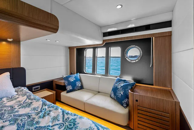 Slide: The Image of Absolute 52 Navetta 2019 - 103
