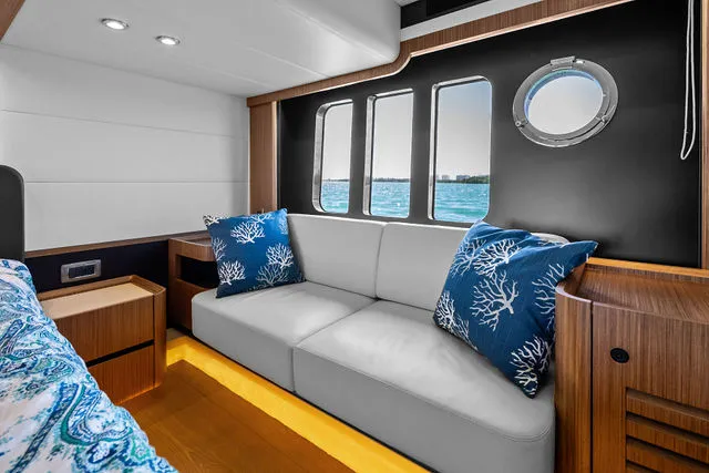 Slide: The Image of Absolute 52 Navetta 2019 - 104