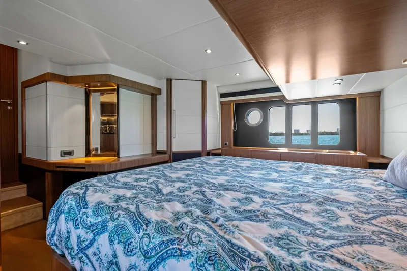 Slide: The Image of Absolute 52 Navetta 2019 - 5999855