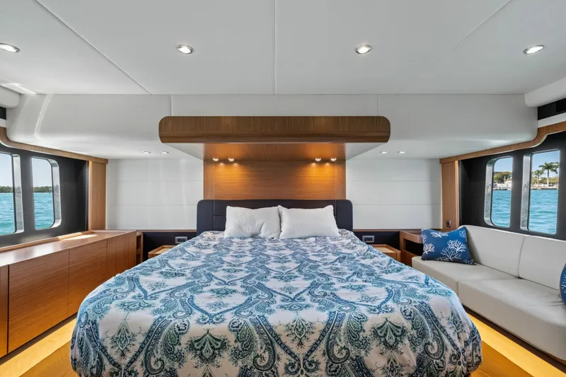 Slide: The Image of Absolute 52 Navetta 2019 - 5999830
