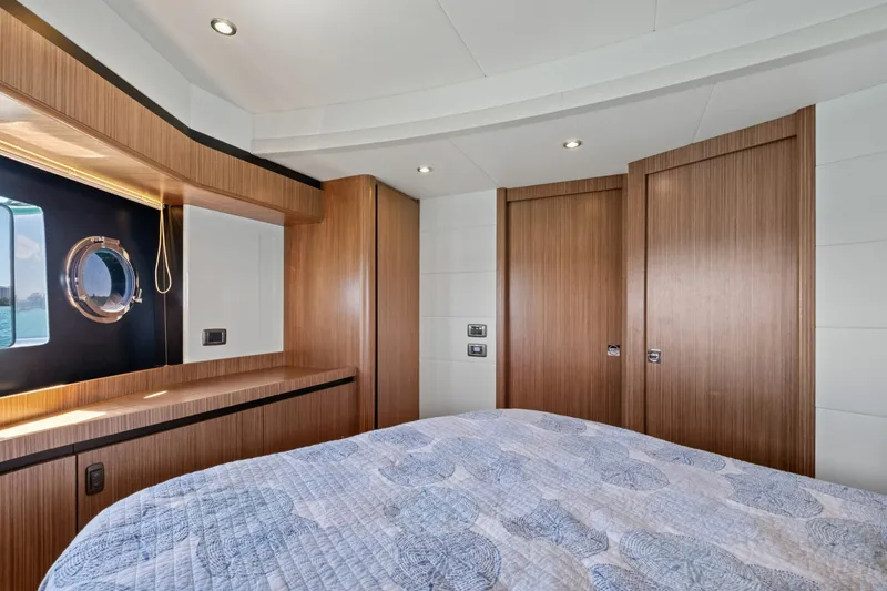 Slide: The Image of Absolute 52 Navetta 2019 - 5999866