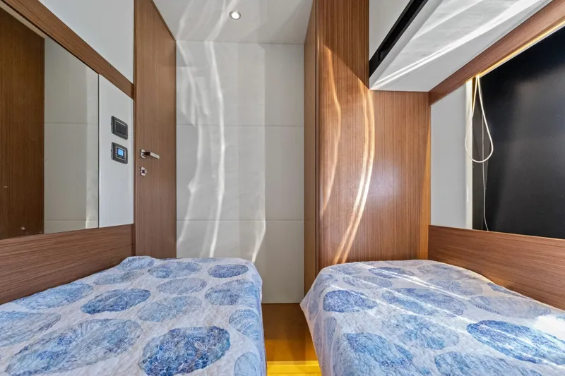 Slide: The Image of Absolute 52 Navetta 2019 - 5999871