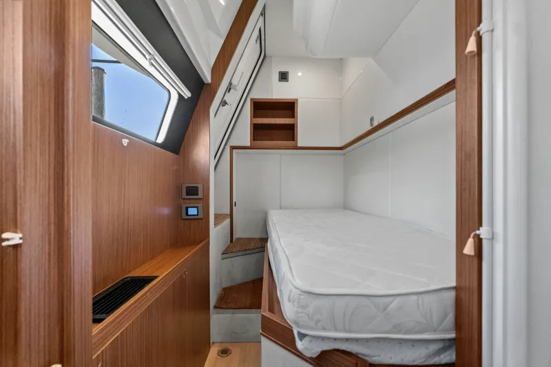 Slide: The Image of Absolute 52 Navetta 2019 - 5999896