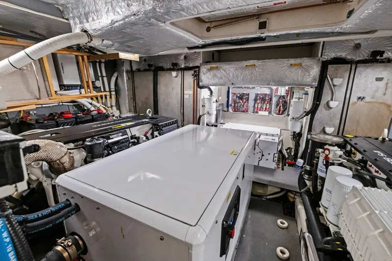 Slide: The Image of Absolute 52 Navetta 2019 - 5999901