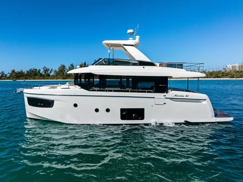 Slide: The Image of Absolute 52 Navetta 2019 - 5999903