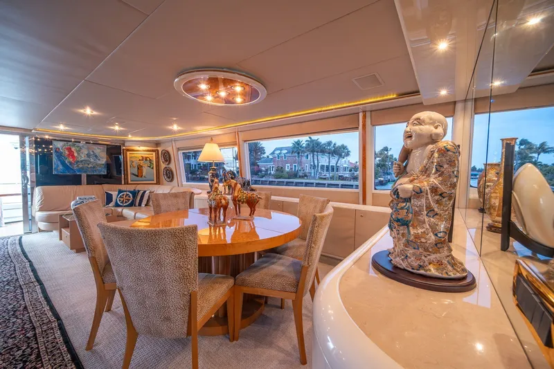 Slide: The Image of Lazzara 76 - Dare to Dream - Salon 2000 / 2014 76’ Lazzara Skybridge - Dare to Dream - 5999448