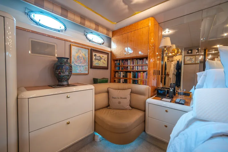 Slide: The Image of Lazzara 76 - Dare to Dream - Master Stateroom 2000 / 2014 76’ Lazzara Skybridge - Dare to Dream - 5999455