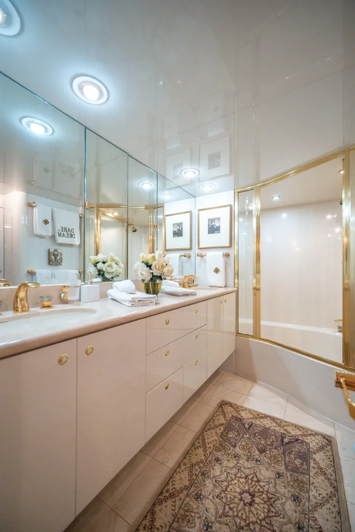 Slide: The Image of Lazzara 76 - Dare to Dream - Head 2000 / 2014 76’ Lazzara Skybridge - Dare to Dream - 5999459