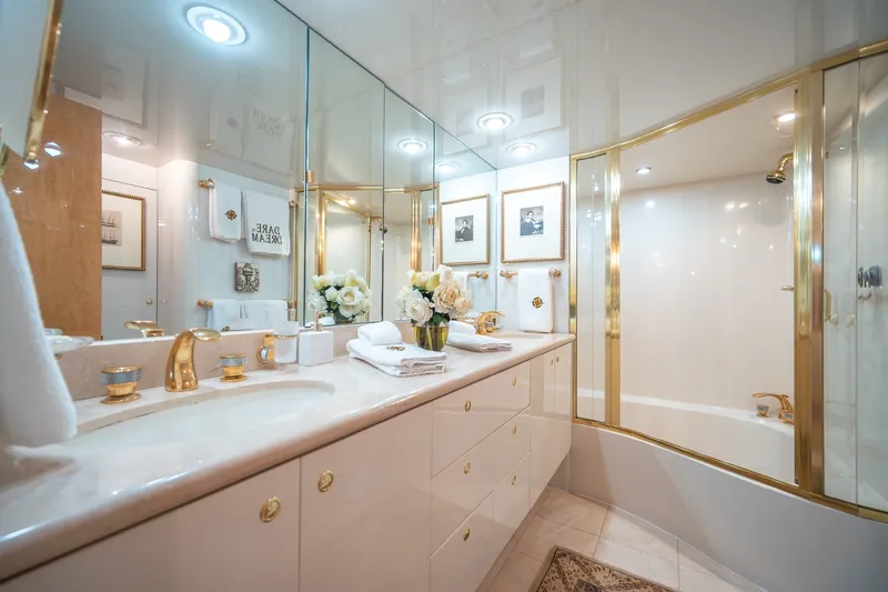 Slide: The Image of Lazzara 76 - Dare to Dream - Head 2000 / 2014 76’ Lazzara Skybridge - Dare to Dream - 5999460