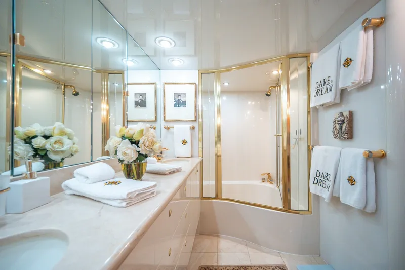 Slide: The Image of Lazzara 76 - Dare to Dream - Head 2000 / 2014 76’ Lazzara Skybridge - Dare to Dream - 5999461