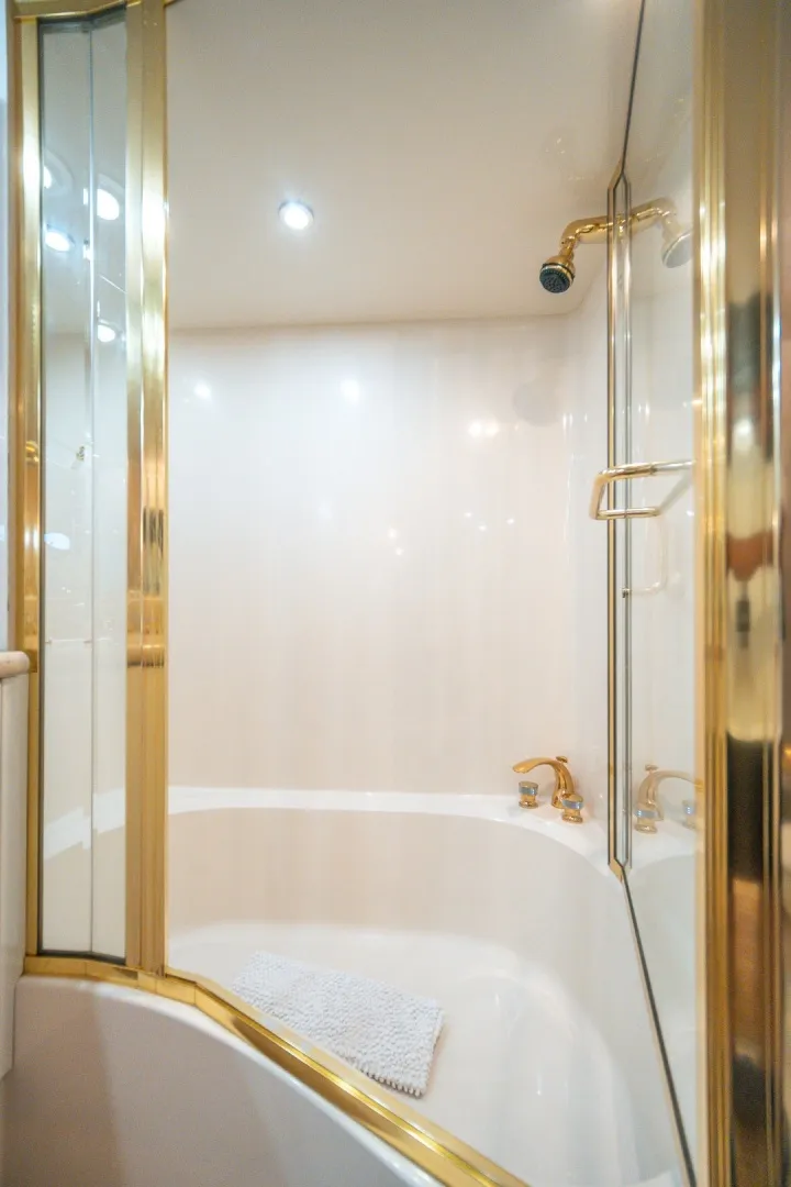 Slide: The Image of Lazzara 76 - Dare to Dream - Head 2000 / 2014 76’ Lazzara Skybridge - Dare to Dream - 5999462