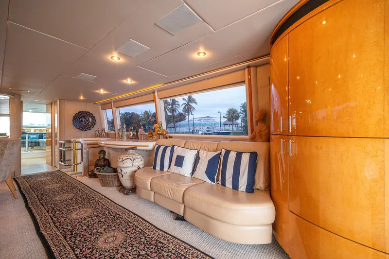 Slide: The Image of Lazzara 76 - Dare to Dream - Salon 2000 / 2014 76’ Lazzara Skybridge - Dare to Dream - 5999432