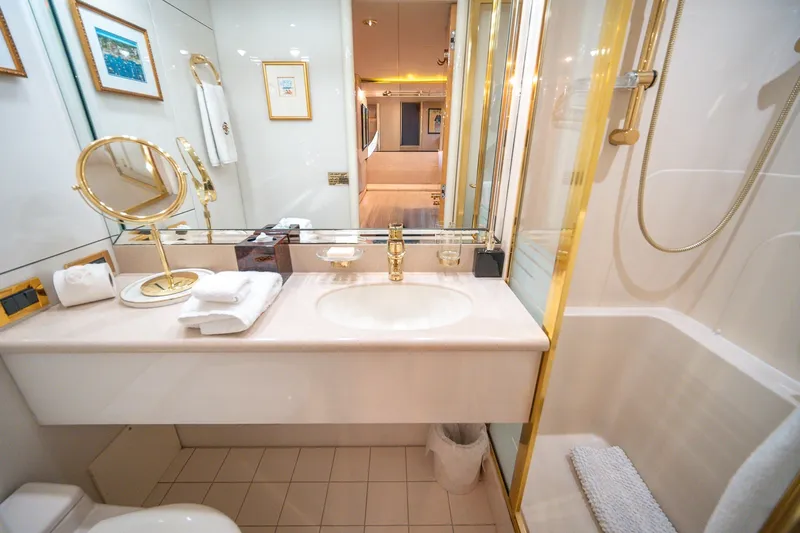 Slide: The Image of Lazzara 76 - Dare to Dream - Head 2000 / 2014 76’ Lazzara Skybridge - Dare to Dream - 5999469