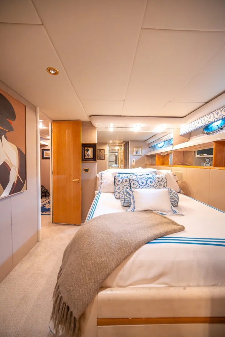 Slide: The Image of Lazzara 76 - Dare to Dream - Stateroom 2000 / 2014 76’ Lazzara Skybridge - Dare to Dream - 5999471