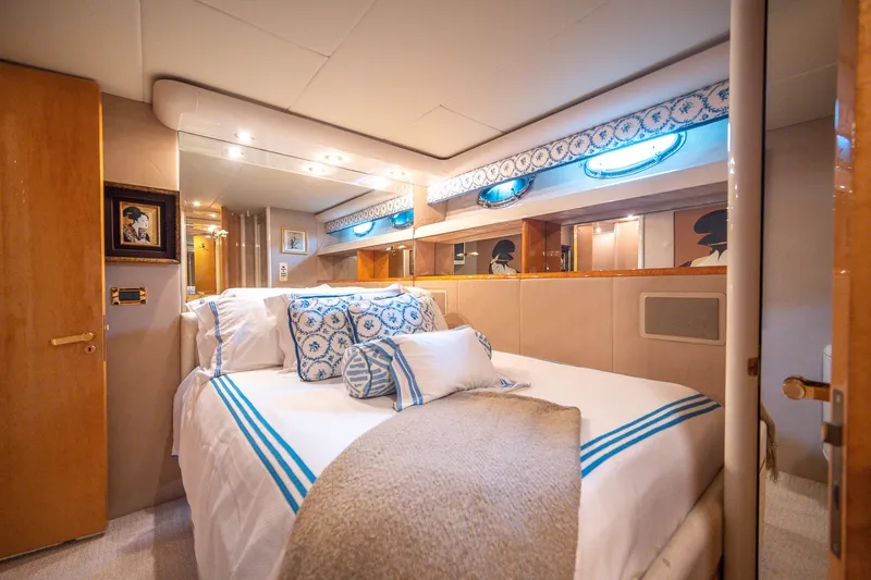 Slide: The Image of Lazzara 76 - Dare to Dream - Stateroom 2000 / 2014 76’ Lazzara Skybridge - Dare to Dream - 5999472