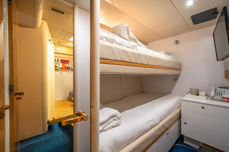 Slide: The Image of Lazzara 76 - Dare to Dream - Crew 2000 / 2014 76’ Lazzara Skybridge - Dare to Dream - 5999474