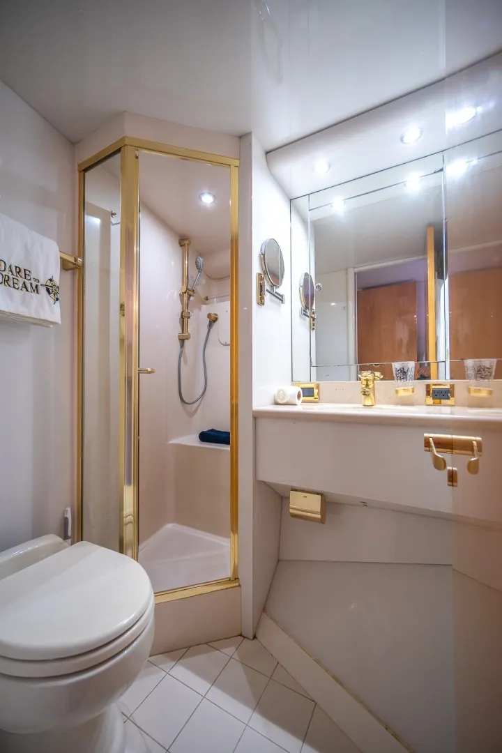 Slide: The Image of Lazzara 76 - Dare to Dream - Crew 2000 / 2014 76’ Lazzara Skybridge - Dare to Dream - 5999477