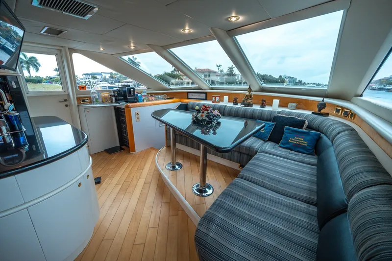 Slide: The Image of Lazzara 76 - Dare to Dream - Dinette 2000 / 2014 76’ Lazzara Skybridge - Dare to Dream - 5999483