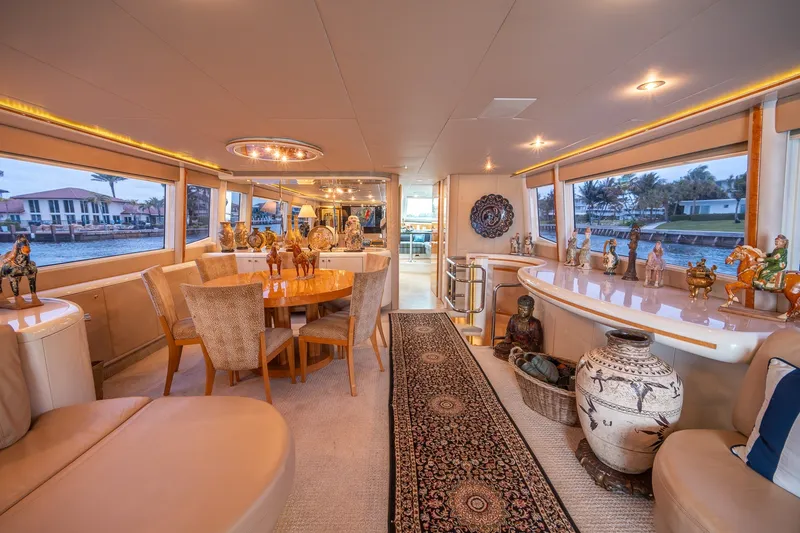 Slide: The Image of Lazzara 76 - Dare to Dream - Salon 2000 / 2014 76’ Lazzara Skybridge - Dare to Dream - 5999436