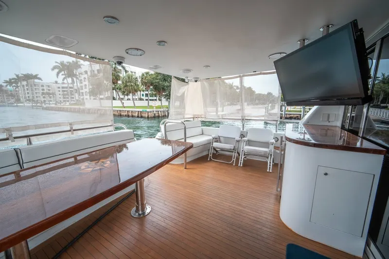 Slide: The Image of Lazzara 76 - Dare to Dream - Cockpit 2000 / 2014 76’ Lazzara Skybridge - Dare to Dream - 7658345