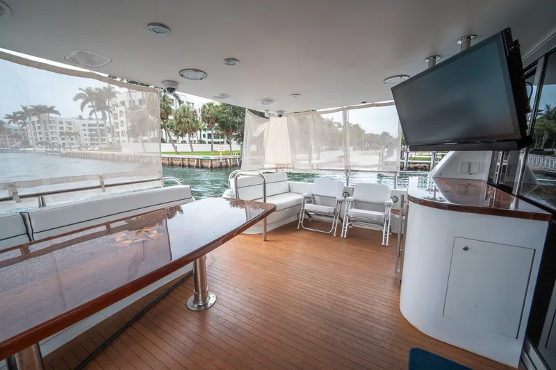 Slide: The Image of Lazzara 76 - Dare to Dream - Cockpit 2000 / 2014 76’ Lazzara Skybridge - Dare to Dream - 5999503