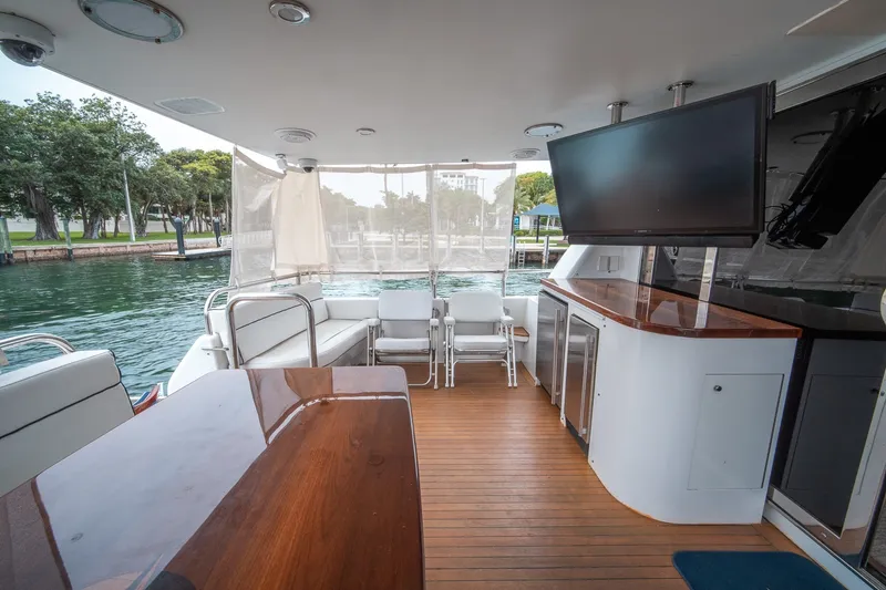 Slide: The Image of Lazzara 76 - Dare to Dream - Cockpit 2000 / 2014 76’ Lazzara Skybridge - Dare to Dream - 5999504