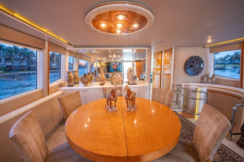 Slide: The Image of Lazzara 76 - Dare to Dream - Salon 2000 / 2014 76’ Lazzara Skybridge - Dare to Dream - 5999439