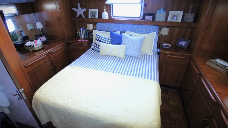 Slide: The Image of Jefferson 52 Rivanna Cockpit MY 1995 - 5999575