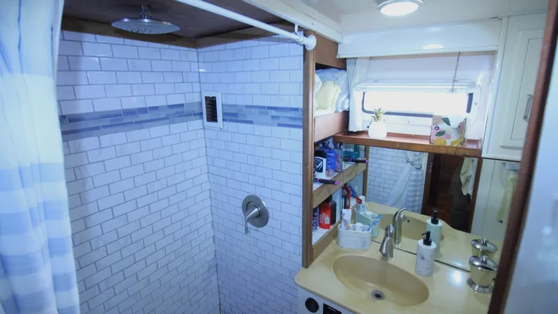 Slide: The Image of Jefferson 52 Rivanna Cockpit MY 1995 - 5999578