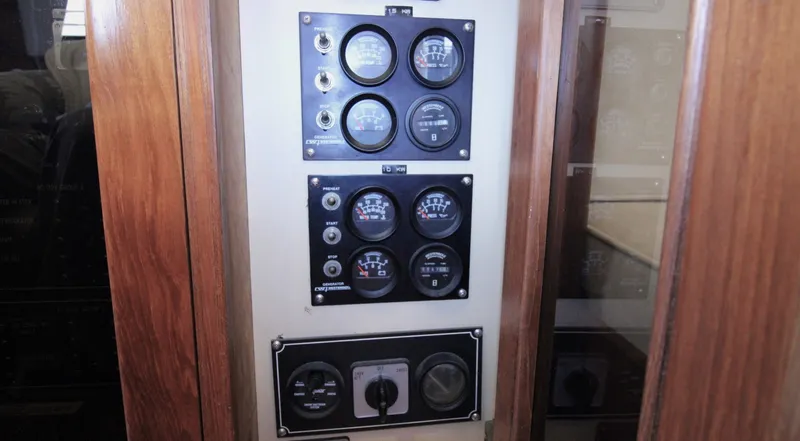 Slide: The Image of Jefferson 52 Rivanna Cockpit MY 1995 - 5999595