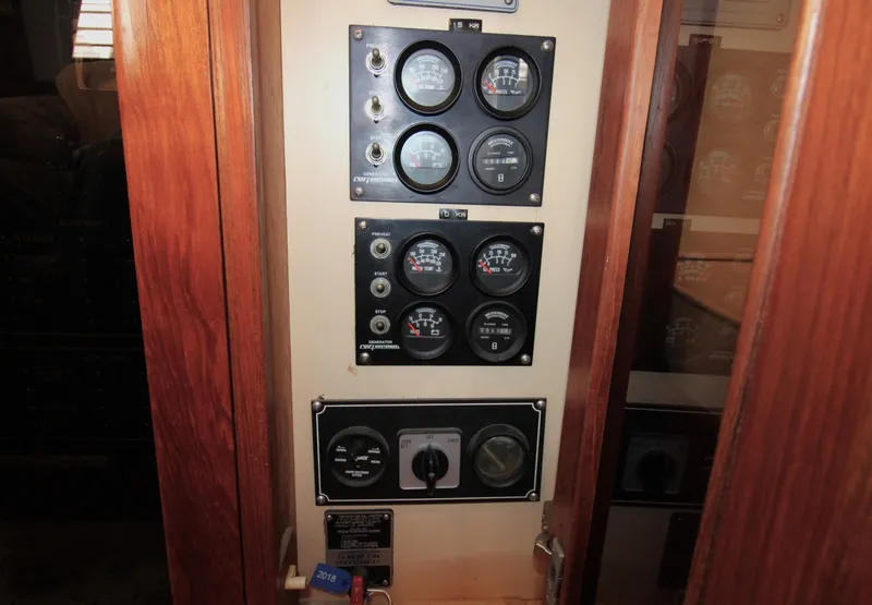 Slide: The Image of Jefferson 52 Rivanna Cockpit MY 1995 - 5999596