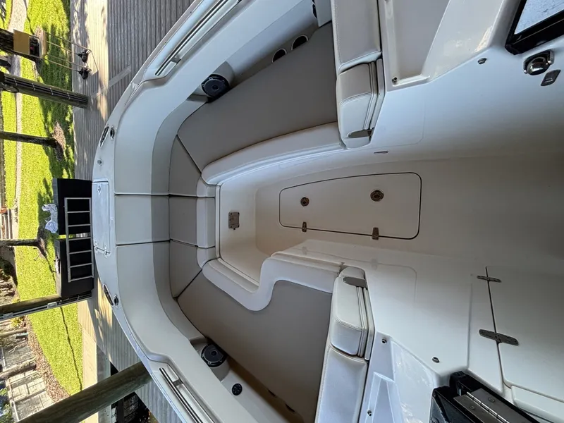 Slide: The Image of Boston Whaler 320 Vantage 2022 - 5999759