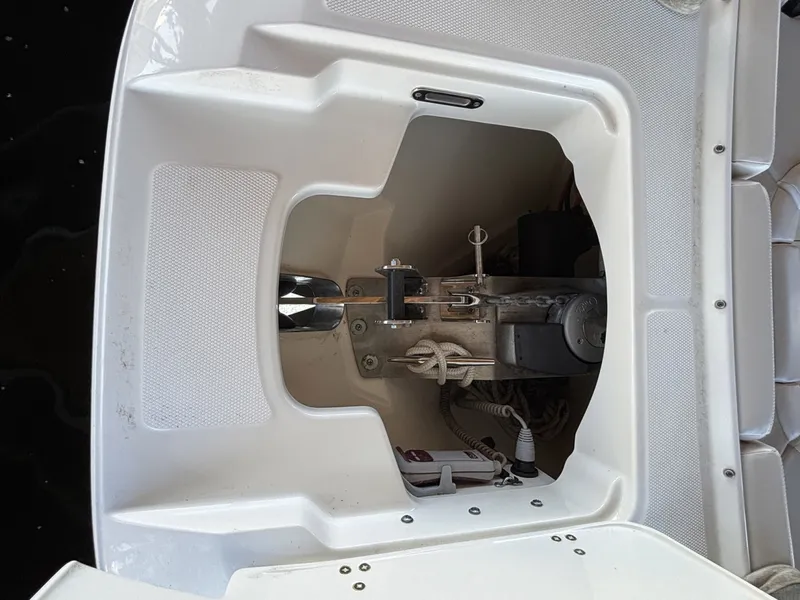 Slide: The Image of Boston Whaler 320 Vantage 2022 - 5999760