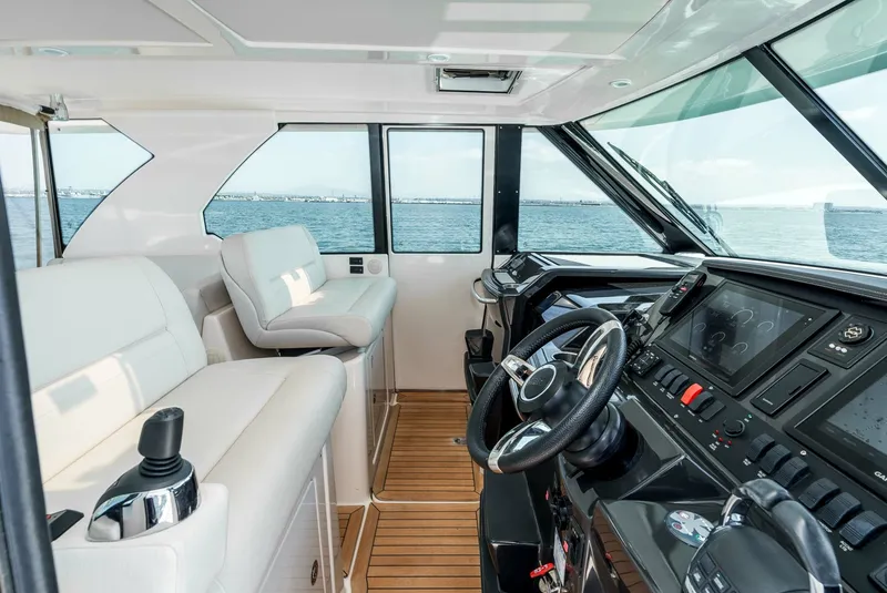 Slide: The Image of 2016 Tiara Q44 LIVIMAC - 5999786